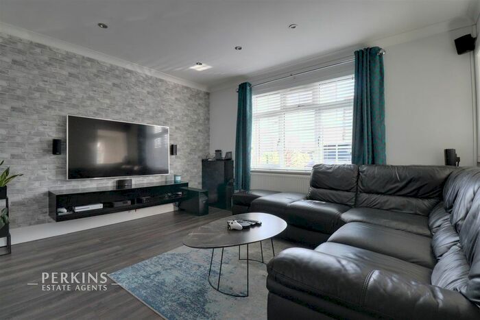 3 Bedroom Detached Bungalow To Rent In Bengarth Road, Northolt, UB5