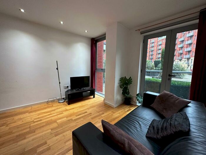 2 Bedroom Flat To Rent In Gotts Road, Leeds, West Yorkshire, Uk, LS12