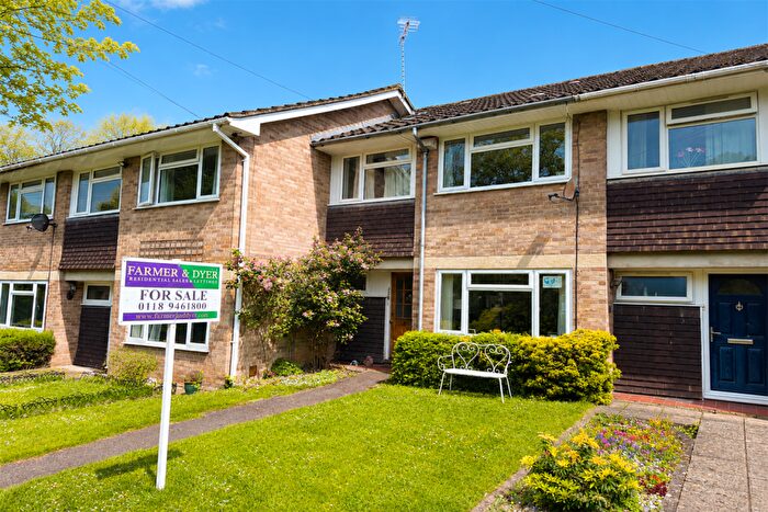 3 Bedroom Town House For Sale In Ellesmere Close, Caversham, Reading, RG4