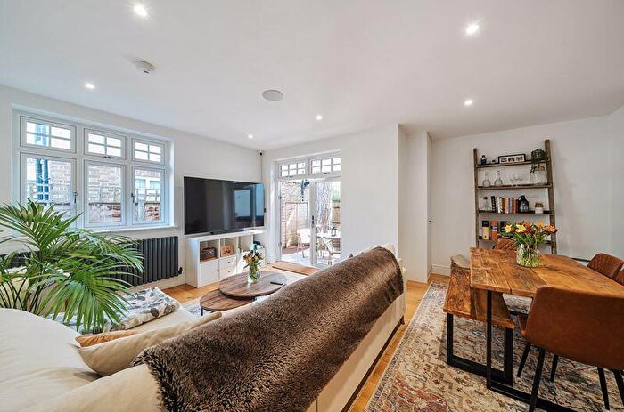 2 Bedroom Flat For Sale In Oakridge Mansions, Foxley Lane, West Purley, CR8