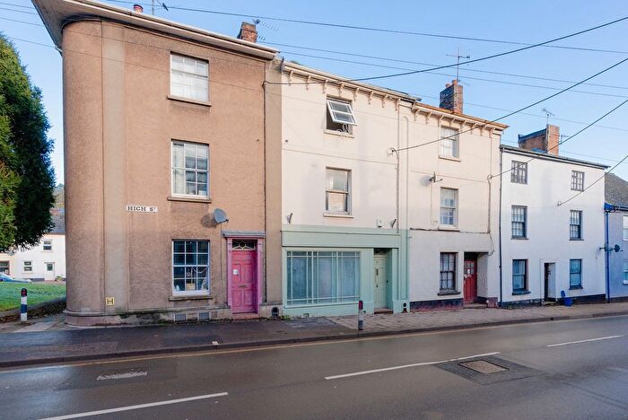 2 Bedroom Flat For Sale In High Street, Crediton, EX17
