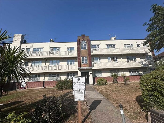 2 Bedroom Flat To Rent In Warwick Court, Princes Drive, Harrow, HA1