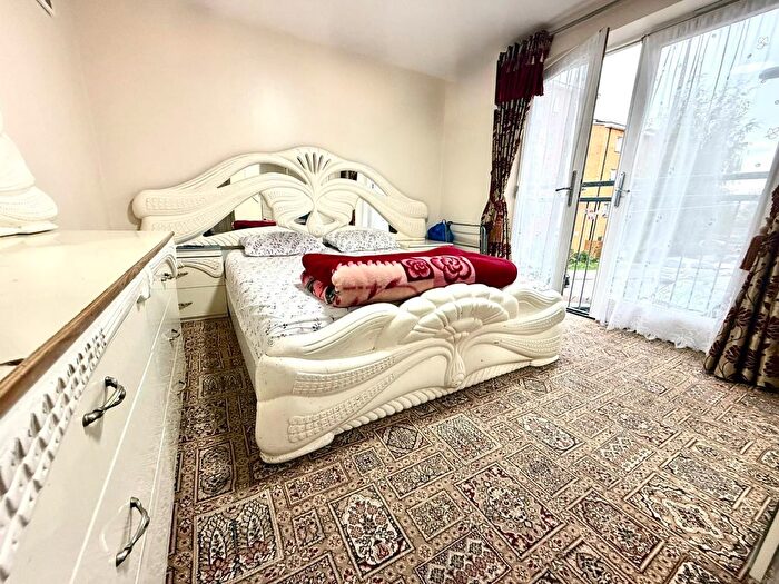 2 Bedroom Flat To Rent In Apprentice Gardens, Northolt, UB5