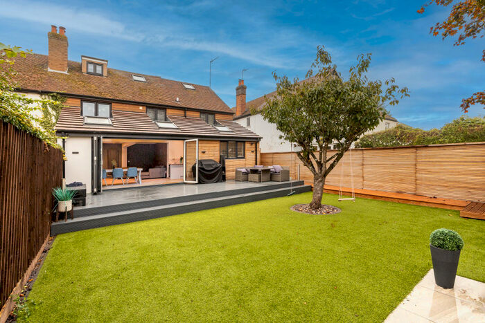 4 Bedroom Semi-Detached House For Sale In Twyford Road Twyford Banbury, OX17