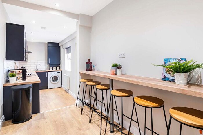 6 Bedroom House To Rent In Mayville Road, Leeds, LS6