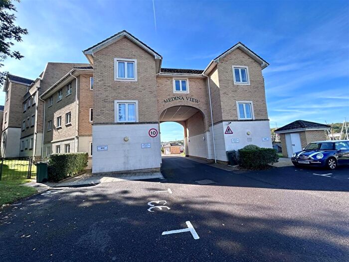 2 Bedroom Flat For Sale In Medina View, East Cowes, PO32