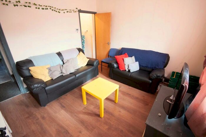 5 Bedroom Terraced House To Rent In Harold Terrace, Hyde Park, Leeds, LS6