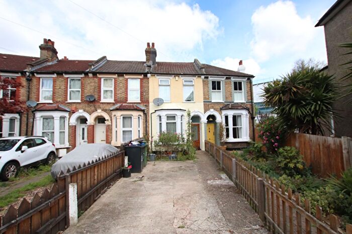 3 Bedroom Terraced House For Sale In London, SE6