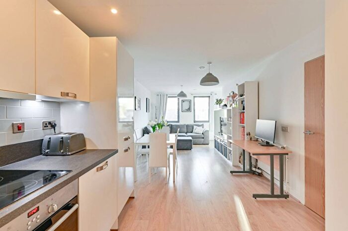 1 Bedroom Flat For Sale In Genoa Court, Nine Elms, London, SW8