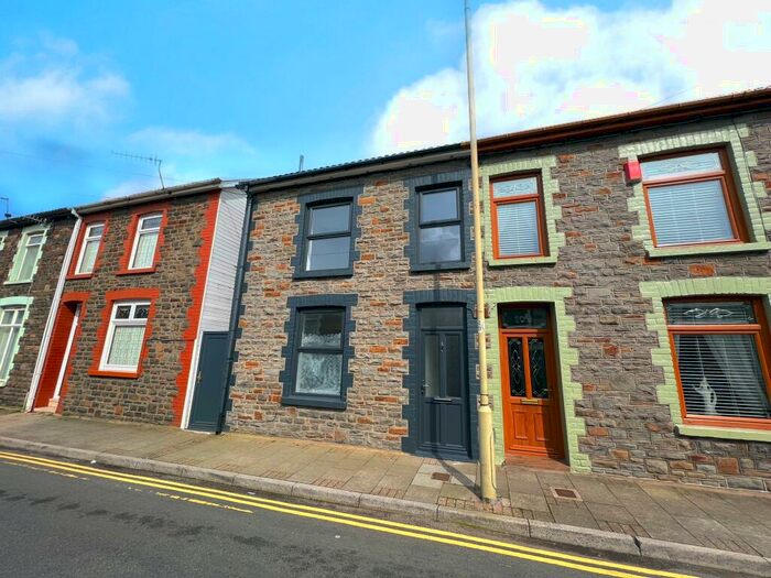 3 Bedroom House To Rent In Ynyscynon Road, Tonypandy, CF40