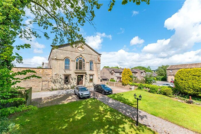 3 Bedroom Flat For Sale In Halifax Road, Cullingworth, BD13