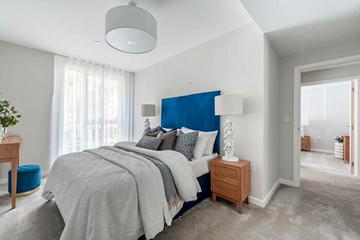3 Bedroom Flat To Rent In Tern Apartments, Hendon Waterside, London, NW9