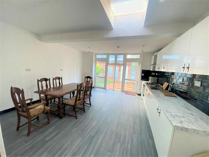 5 Bedroom Property To Rent In Sheppey Road, Dagenham, RM9