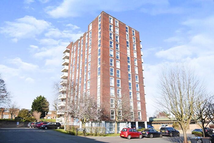 3 Bedroom Flat For Sale In Maybourne Grange, Turnpike Link, Croydon, CR0