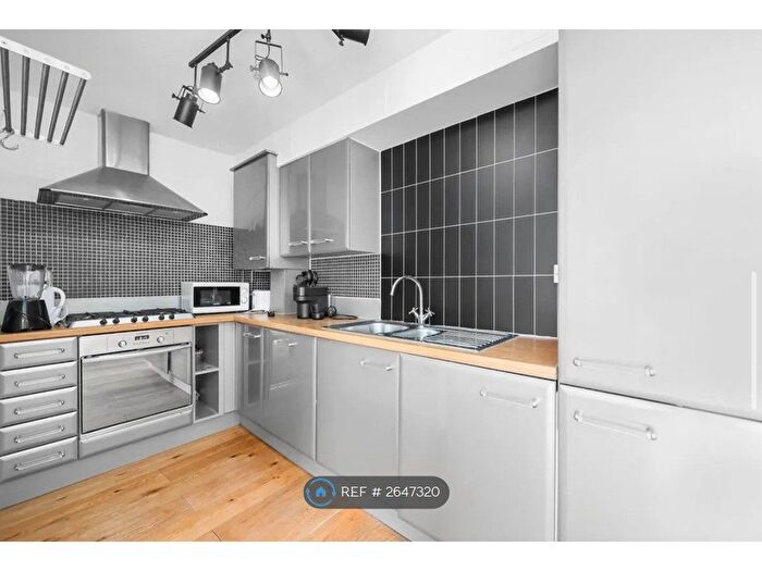 2 Bedroom Flat To Rent In Hackney Road, London, E2