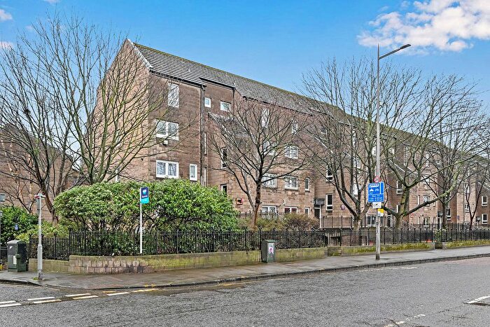 2 Bedroom Maisonette For Sale In / Great Junction Street, Edinburgh, EH6