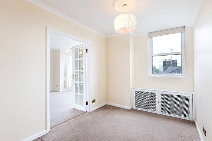 2 Bedroom Flat For Sale In Cheyne Walk, Chelsea, London, SW3