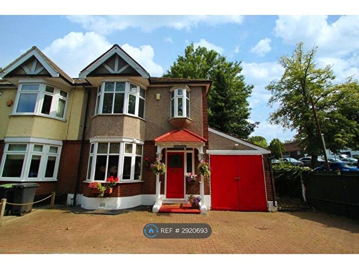 3 Bedroom End Of Terrace House To Rent In Chigwell Road, Woodford Green, IG8