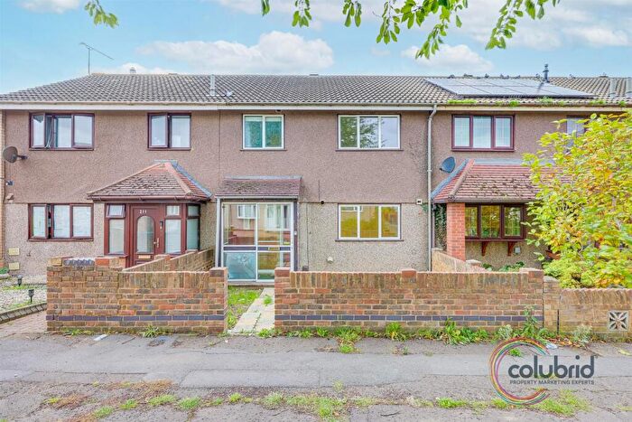 3 Bedroom Terraced House For Sale In Lyndhurst Road, Corringham, SS17