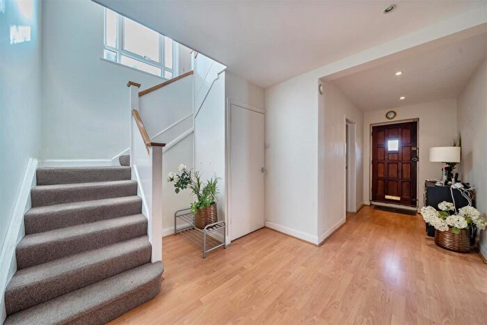 6 Bedroom Detached House To Rent In South Hill Avenue, Harrow, HA2