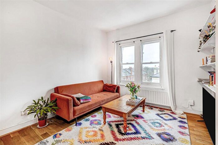 1 Bedroom Flat For Sale In Endlesham Road, SW12