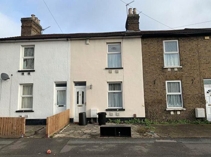 2 Bedroom Terraced House To Rent In George Street, Romford, Essex, RM1