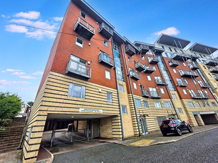 3 Bedroom Flat To Rent In Low Street, Sunderland, SR1