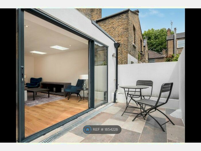 2 Bedroom Flat To Rent In Walcorde Avenue, London, SE17