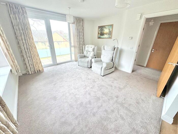 1 Bedroom Apartment For Sale In Parkstone Road, Poole, BH15