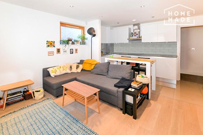 1 Bedroom Flat To Rent In Paragon Road, Hackney Central, E9