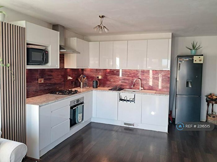 2 Bedroom Flat To Rent In Blackthorn Road, Ilford, IG1