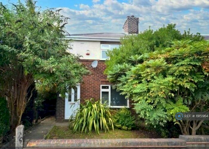 3 Bedroom Semi-Detached House To Rent In Boughton Lane, Clowne, Chesterfield, S43