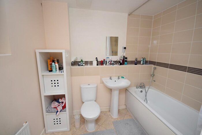 1 Bedroom Flat To Rent In Spectre Court, Hatfield, AL10