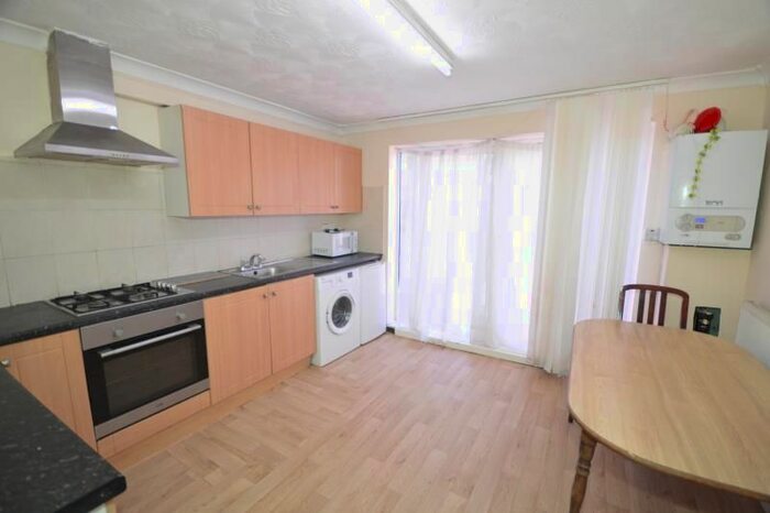 4 Bedroom Town House To Rent In Hyde Close, Plaistow, London, E13