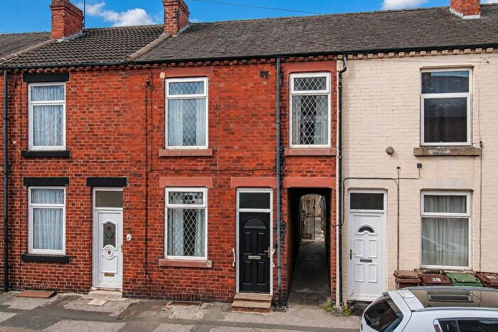 3 Bedroom Terraced House For Sale In West Street, Wakefield, WF2