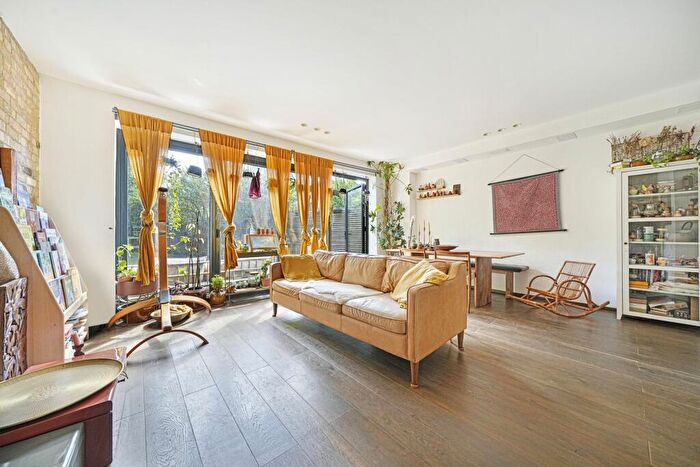 2 Bedroom Flat To Rent In Colney Hatch Lane, Muswell Hill, N10