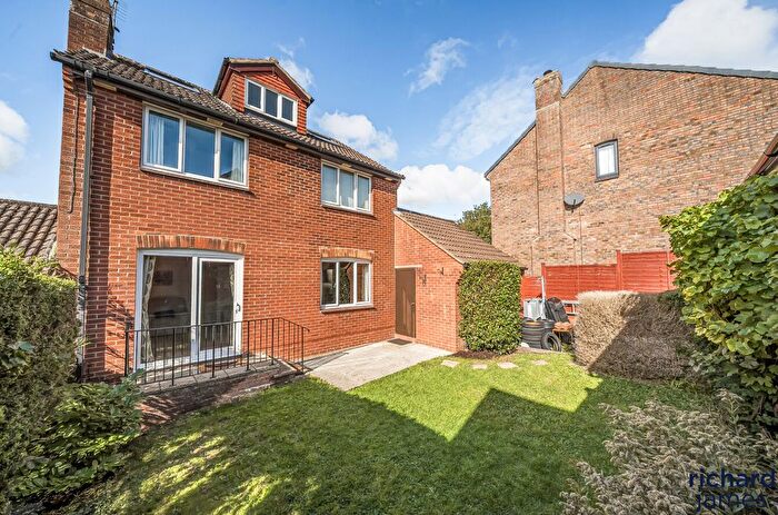 5 Bedroom Link Detached House For Sale In High Mead, Royal Wootton Bassett, SN4