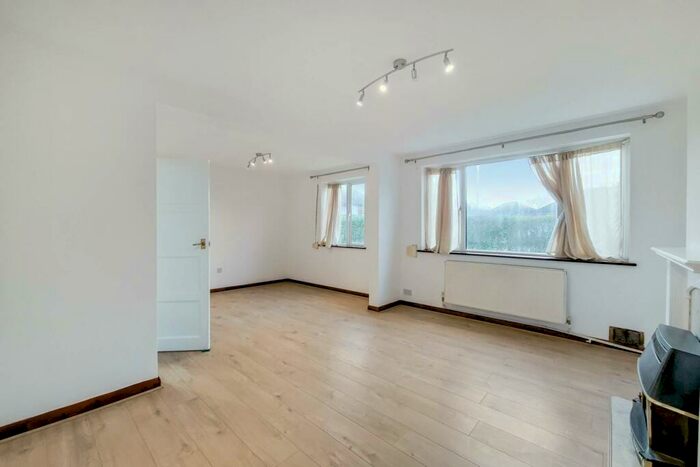 3 Bedroom Semi-Detached House To Rent In Charlbury Avenue, Stanmore, HA7