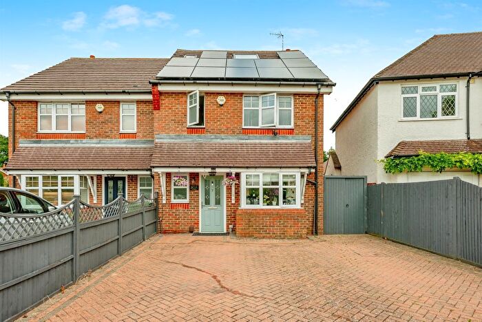 4 Bedroom Semi-detached House For Sale In Upfield, Horley, RH6