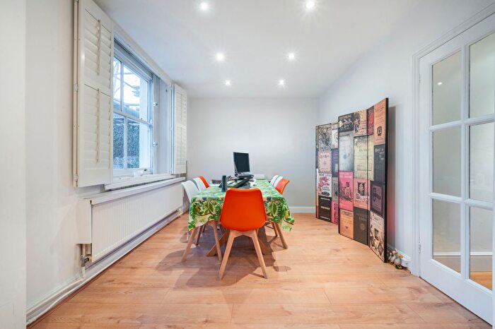 2 Bedroom Flat For Sale In Hamilton Hall, Hamilton Terrace, NW8