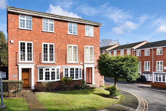 4 Bedroom Semi-Detached House For Sale In Cumberland Close, Wimbledon, London, SW20