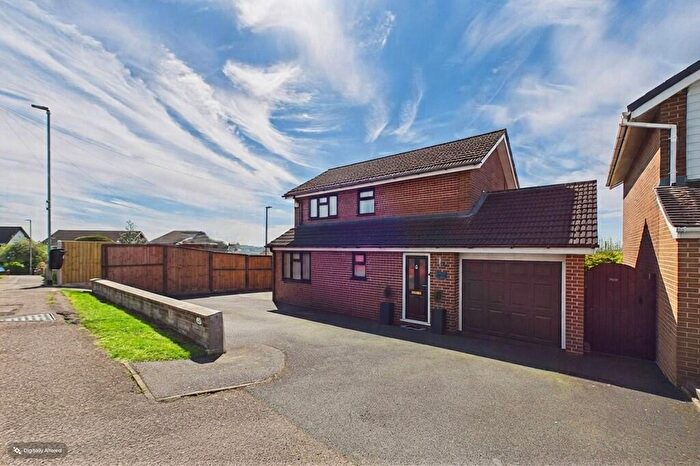 3 Bedroom Detached House For Sale In Field Lane, Burton-on-Trent, DE13