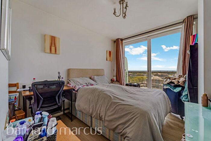 1 Bedroom Flat To Rent In Hamlyn House, High Street, Feltham, TW13