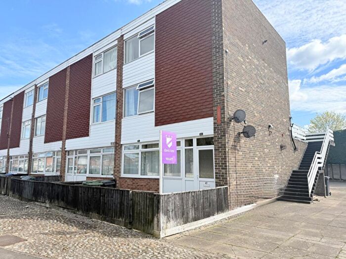 1 Bedroom Apartment To Rent In Parsons Mead, Abingdon-On-Thames, Oxfordshire, OX14