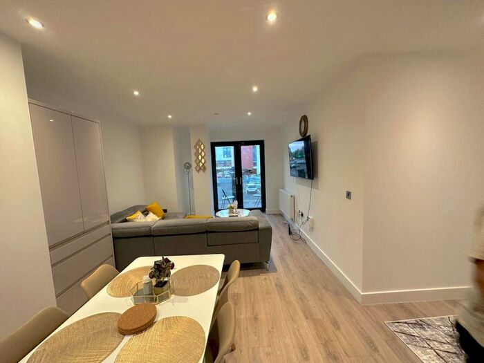 2 Bedroom Flat To Rent In Streetsbrook Road, Solihull, B91