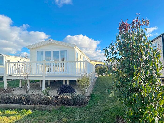 2 Bedroom Mobile/park Home For Sale In Oakmere Park, Hanley Swan, Worcester, WR8