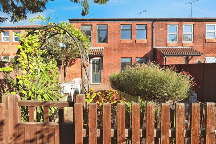 3 Bedroom Terraced House For Sale In Hillcrest Mews, Retford, DN22