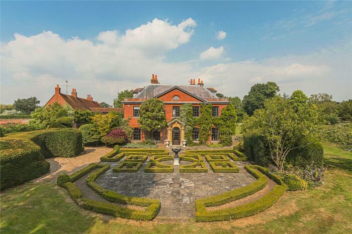 11 Bedroom Detached House To Rent In Hurst Lodge, Broad Common Road, Reading, RG10