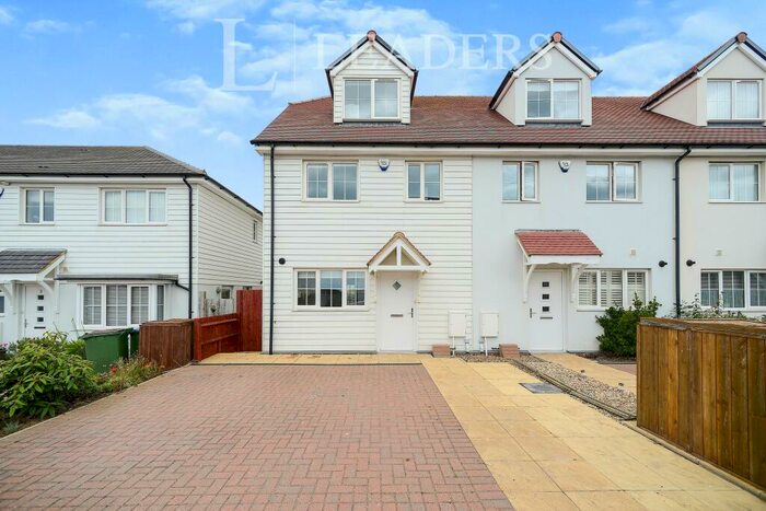 3 Bedroom End Of Terrace House To Rent In Friars Close, Peacehaven, BN10
