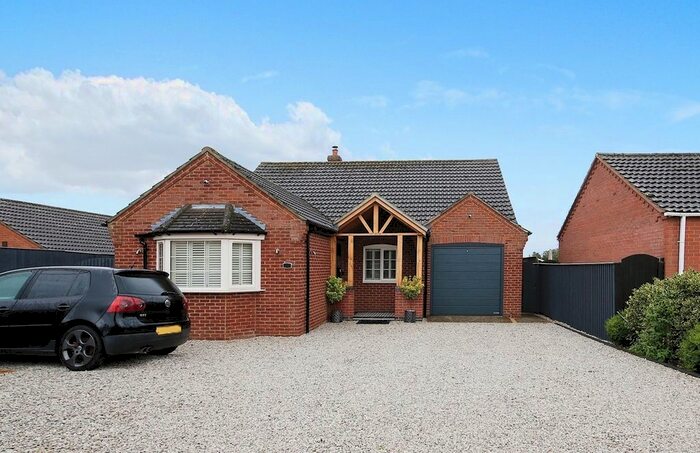 3 Bedroom Detached Bungalow For Sale In Broadgate, Whaplode Drove, Spalding, PE12